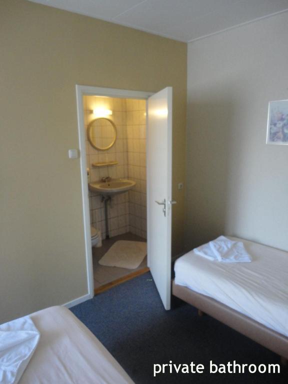 Hotel 'T Anker Leeuwarden Ruang foto