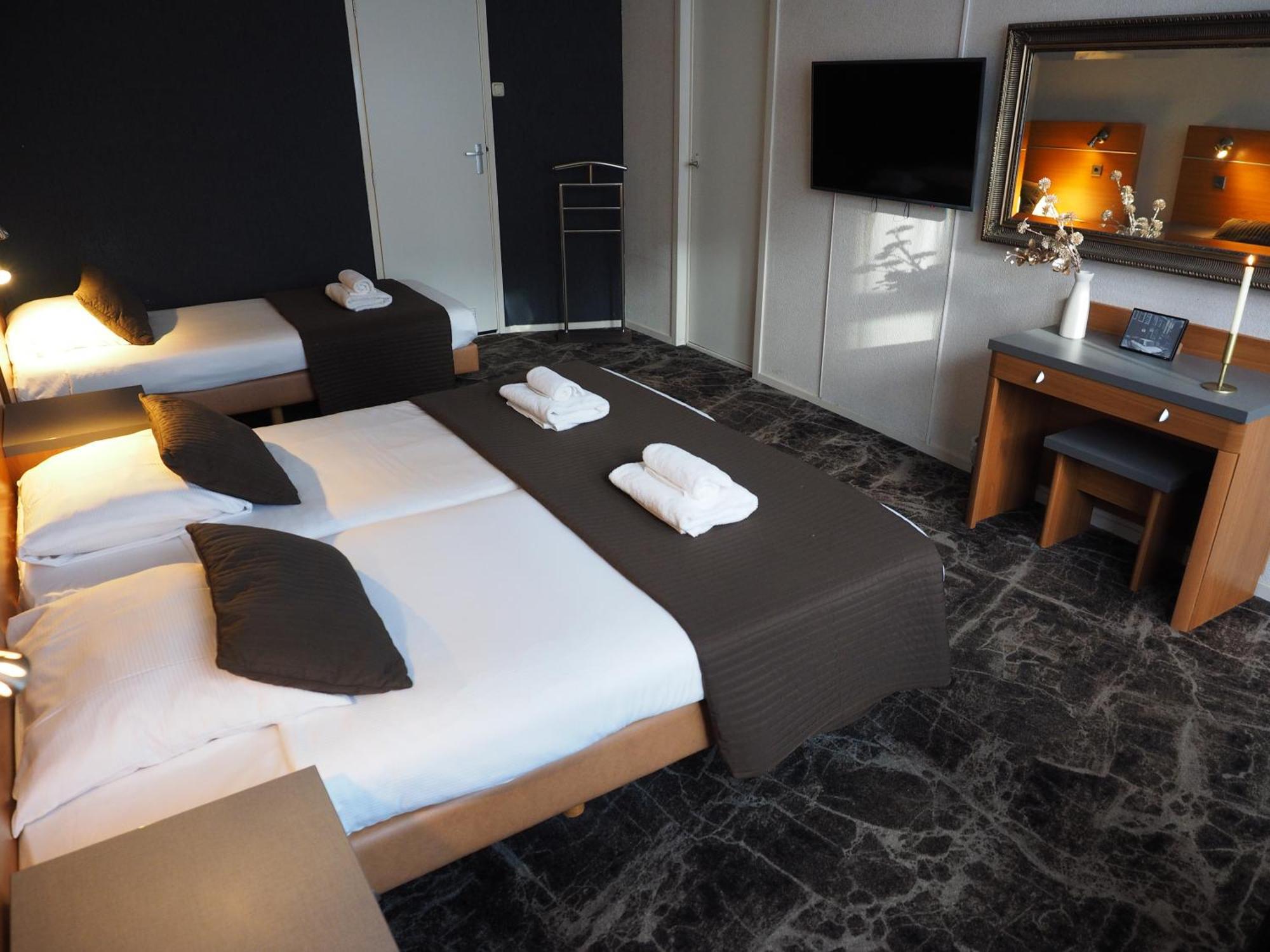 Hotel 'T Anker Leeuwarden Bagian luar foto