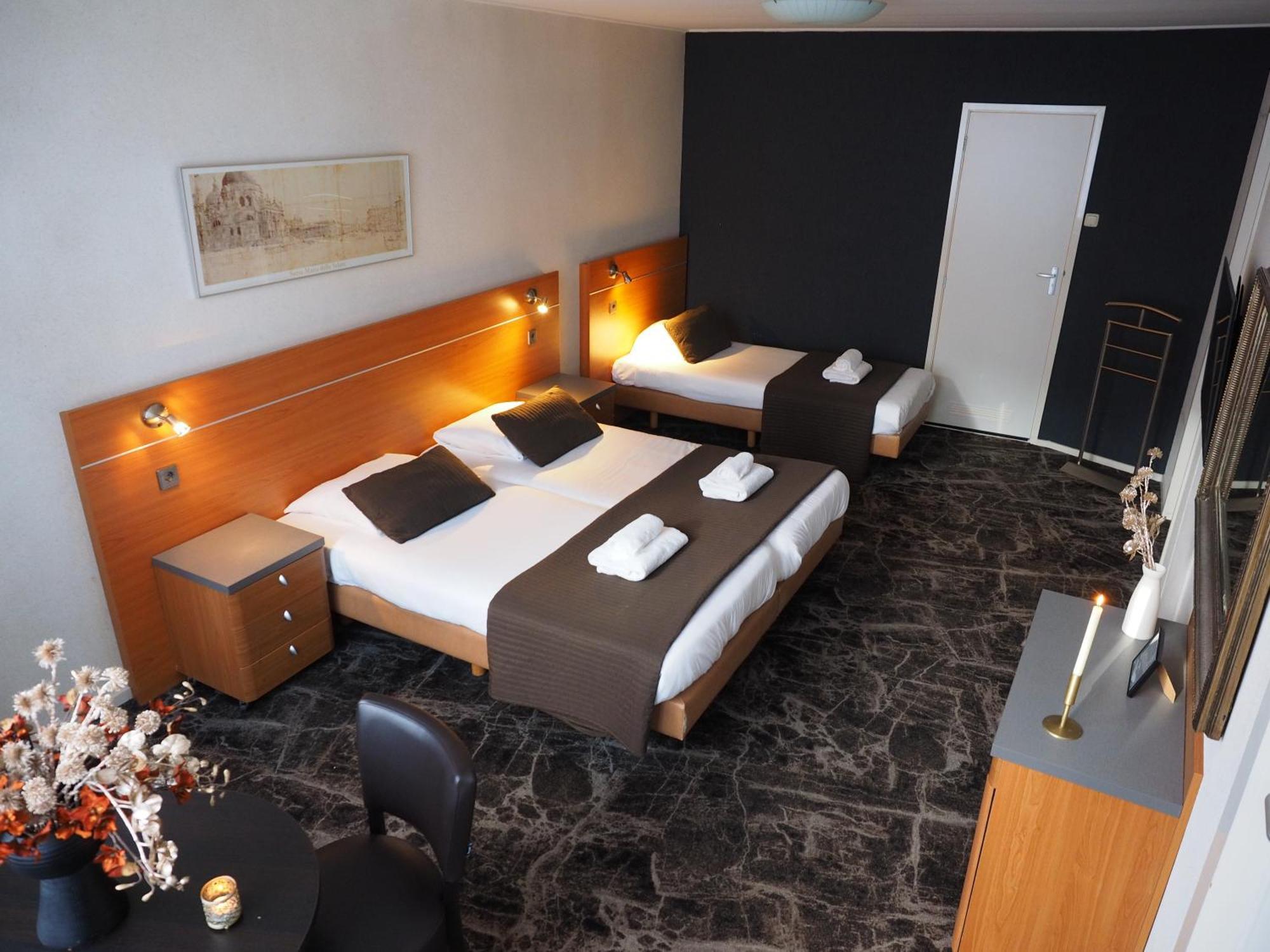 Hotel 'T Anker Leeuwarden Bagian luar foto