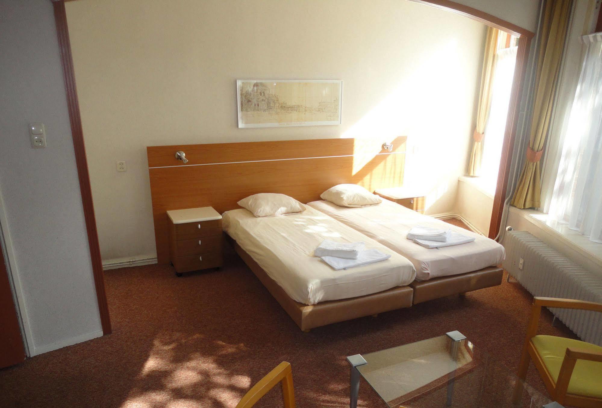 Hotel 'T Anker Leeuwarden Bagian luar foto